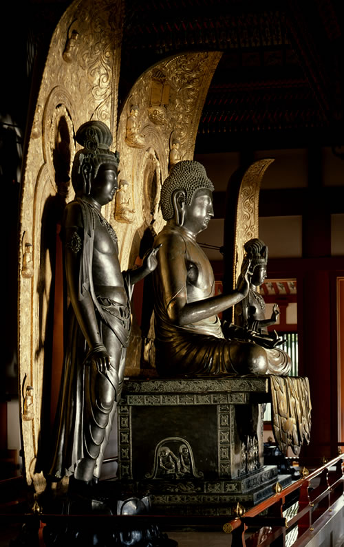 奈良・薬師寺の薬師三尊像