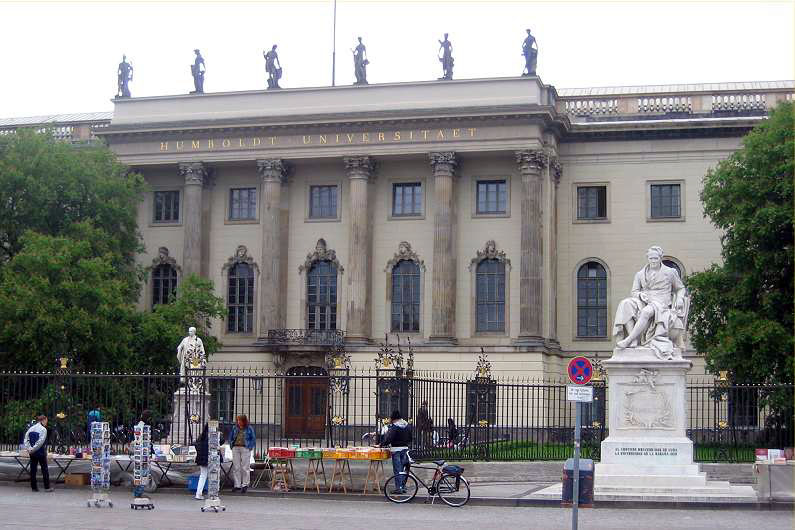 フンボルト（ベルリン）大学の正門