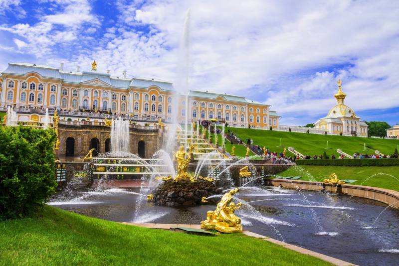 ペテルゴフ宮殿と噴水