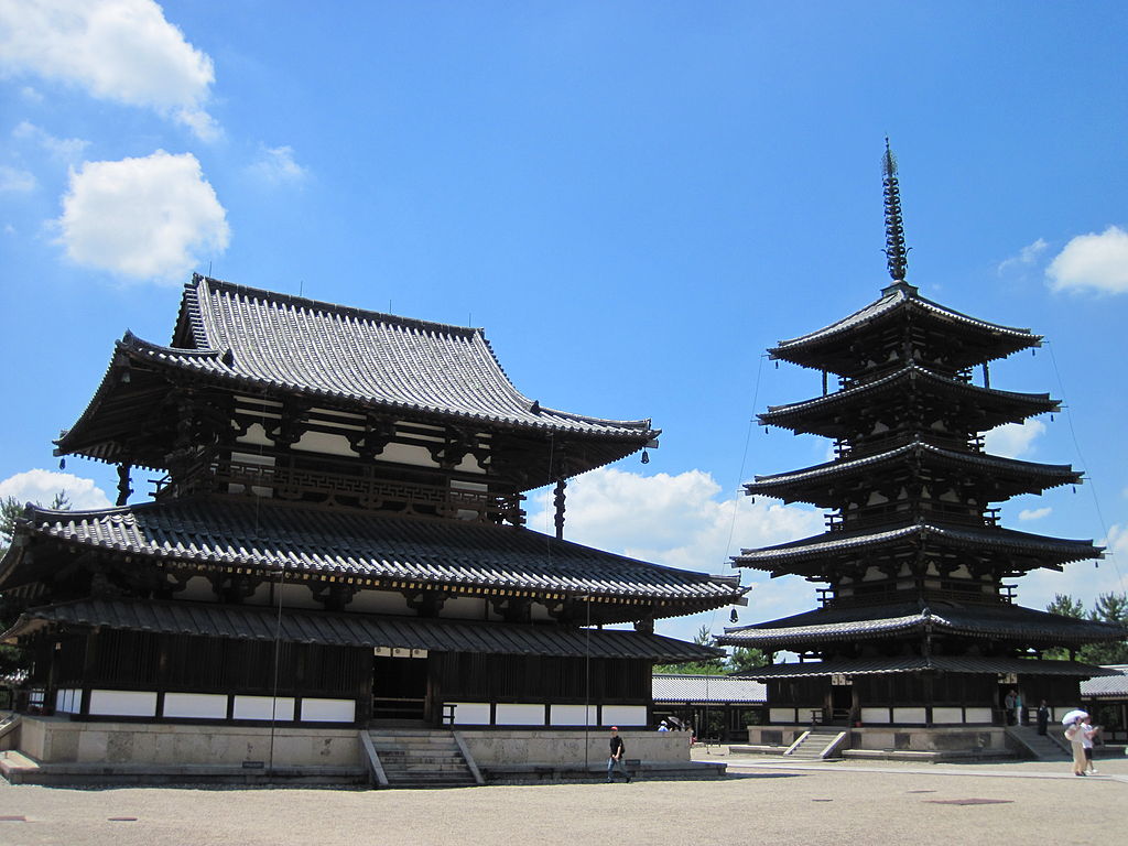 法隆寺の金堂と五重塔
