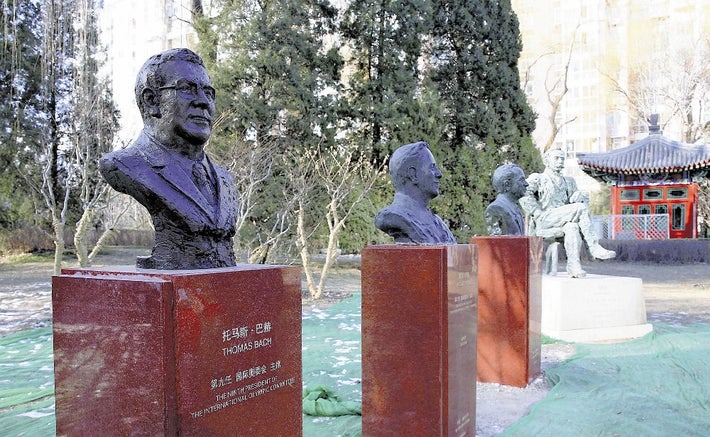 北京に設置されたバッハ会長像