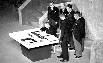 日米安保条約の調印式