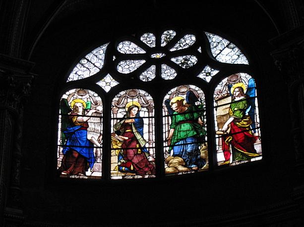 サントゥ・スタッシュ教会のステンドグラス